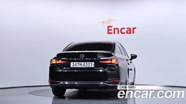Лексус ES300h 2019 — миниатюра 4