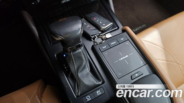 Лексус ES300h 2019 — миниатюра 12