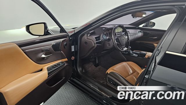Лексус ES300h 2019 — миниатюра 13