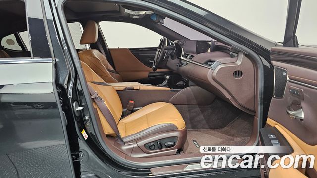 Лексус ES300h 2019 — миниатюра 17