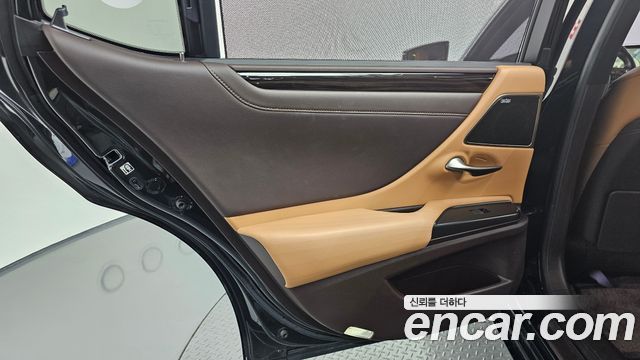 Лексус ES300h 2019 — миниатюра 15