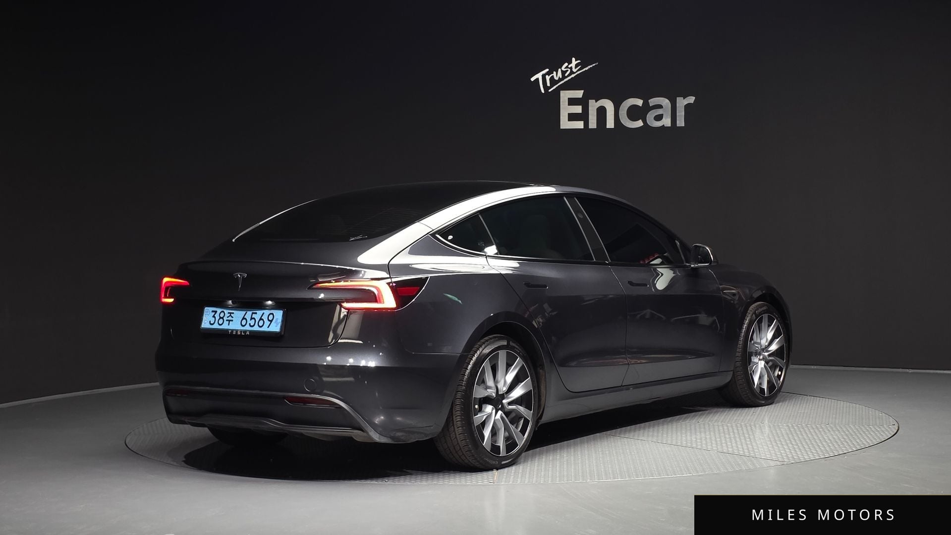 Tesla 모델 3 2024 — миниатюра 2
