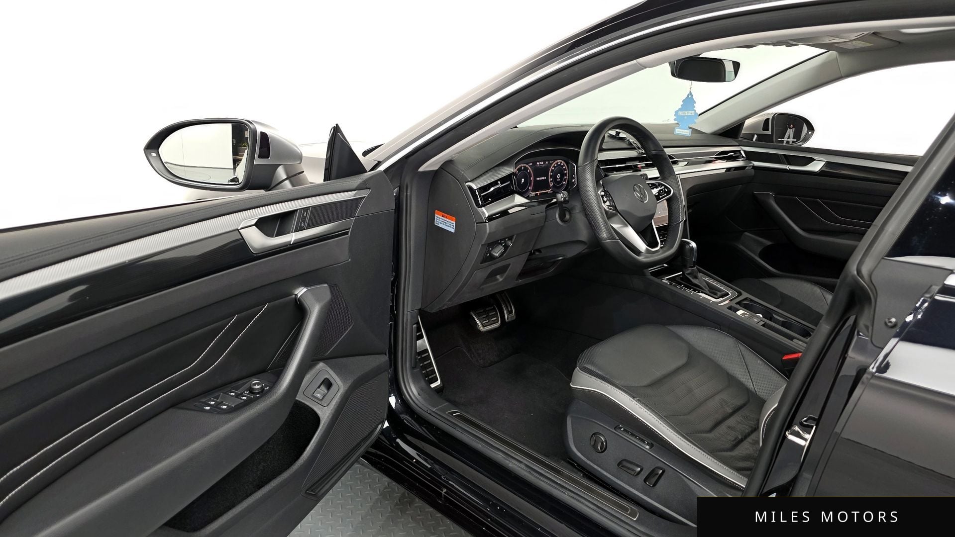 Volkswagen 아테온 2023 — миниатюра 13