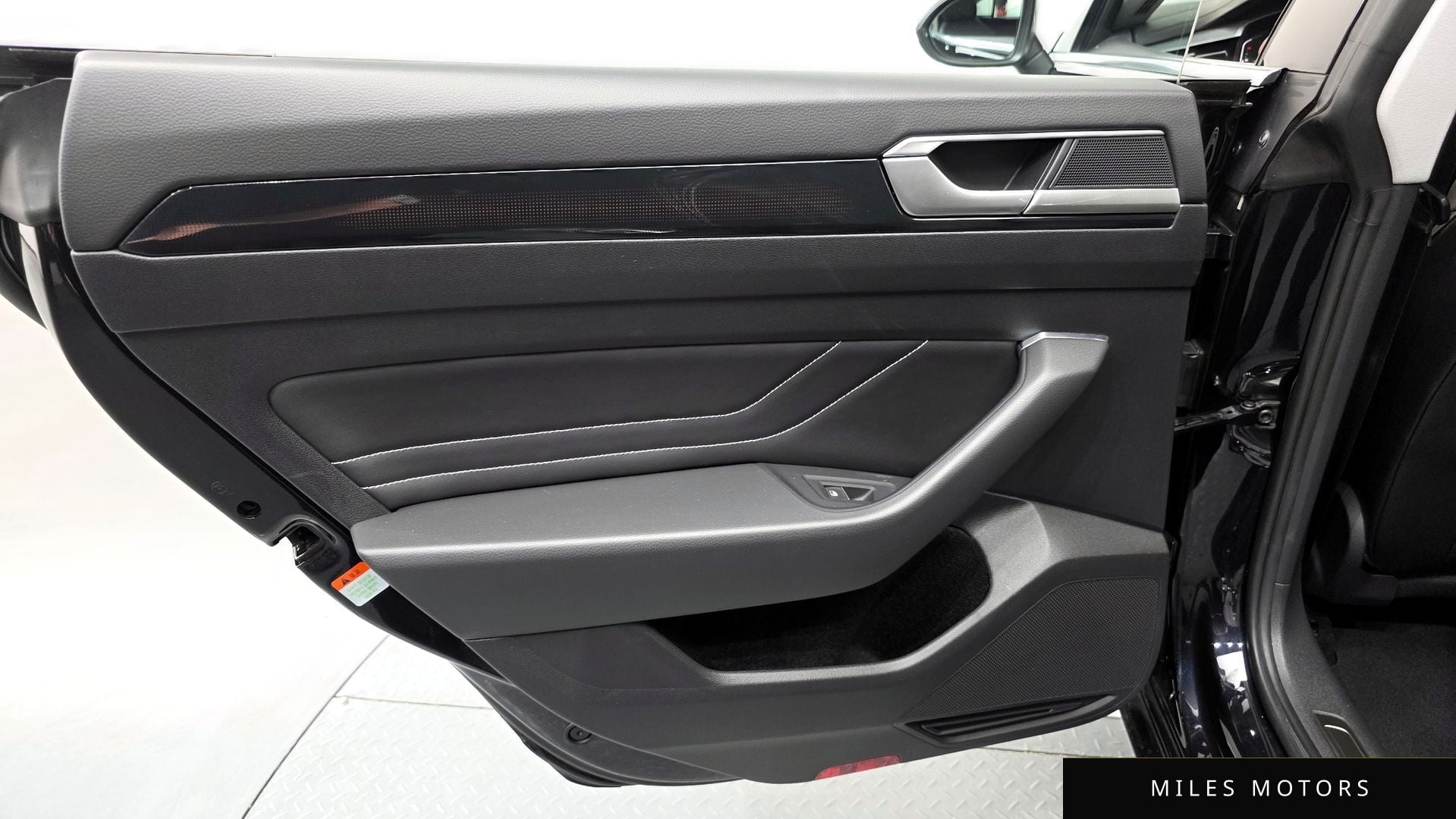 Volkswagen 아테온 2023 — миниатюра 15
