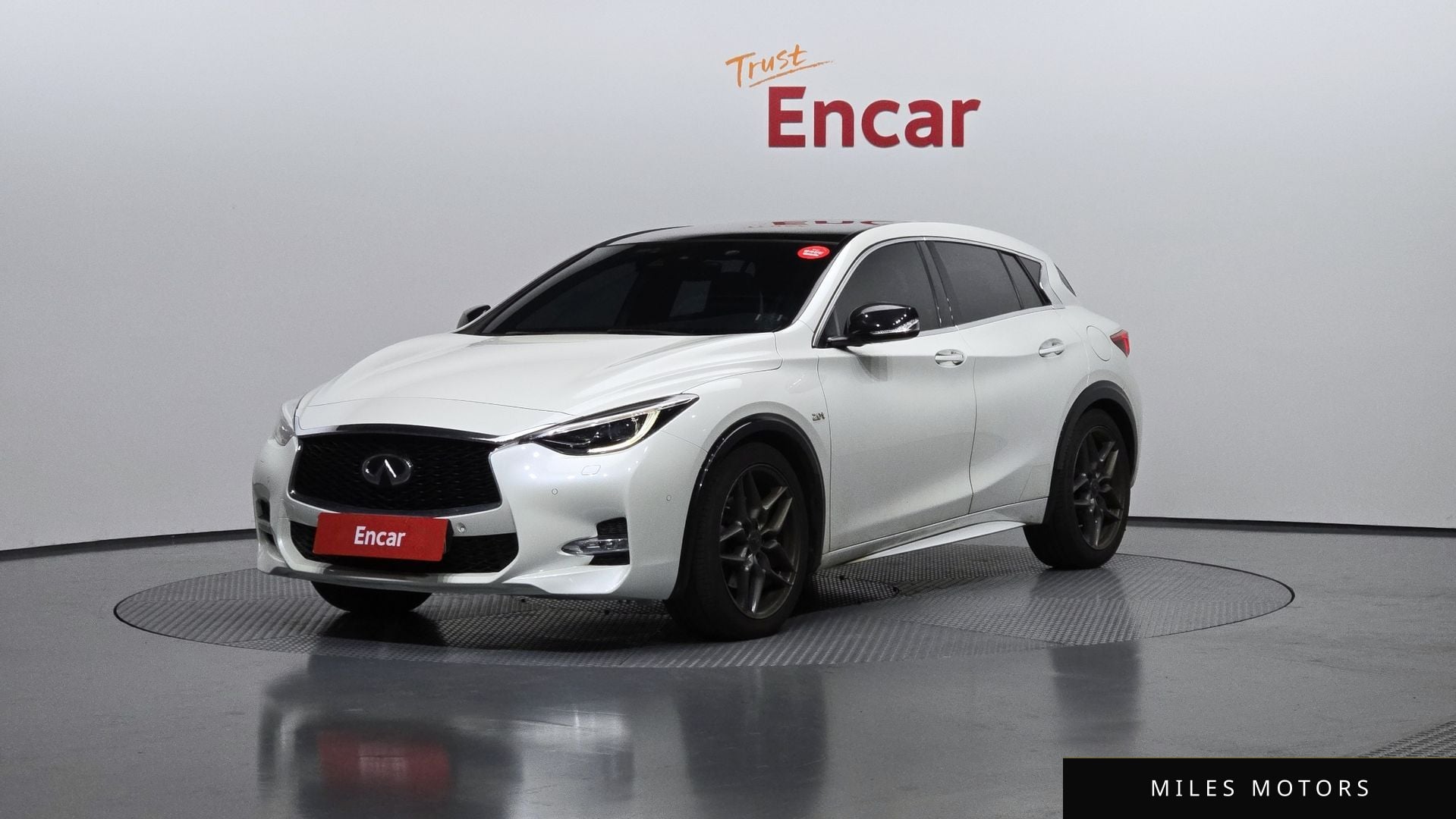 Infiniti Q30 2017 — фото 1 из 12