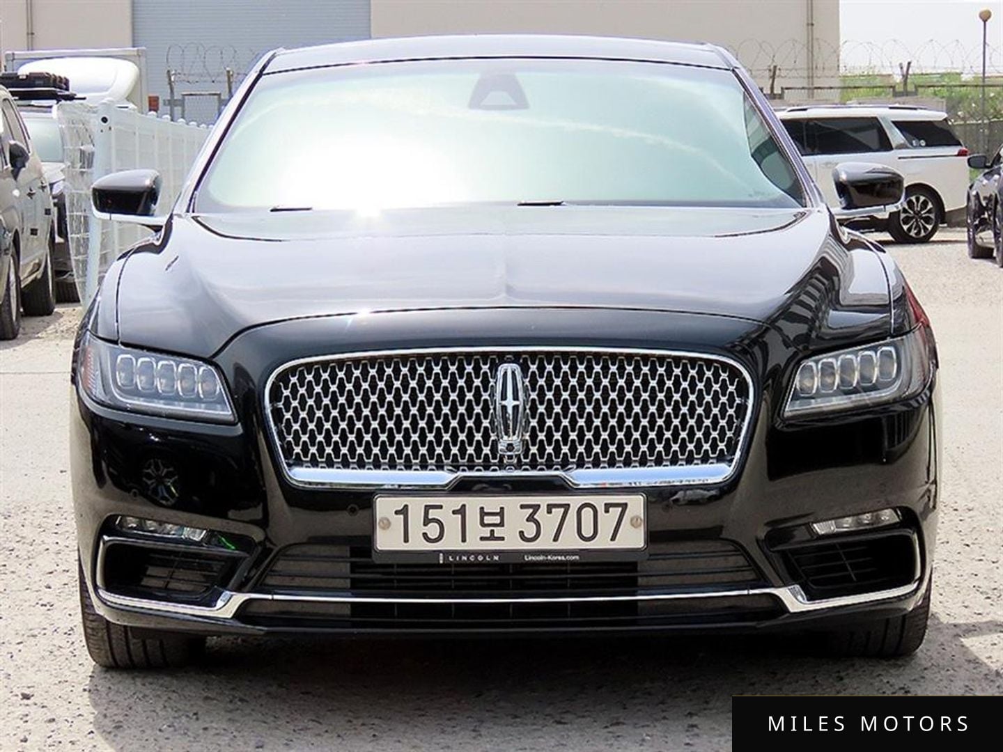 Lincoln Continental 2017 — фото 1 из 12