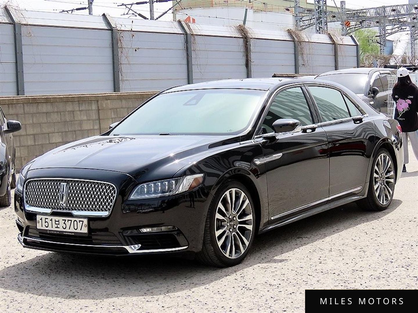 Lincoln Continental 2017 — миниатюра 2
