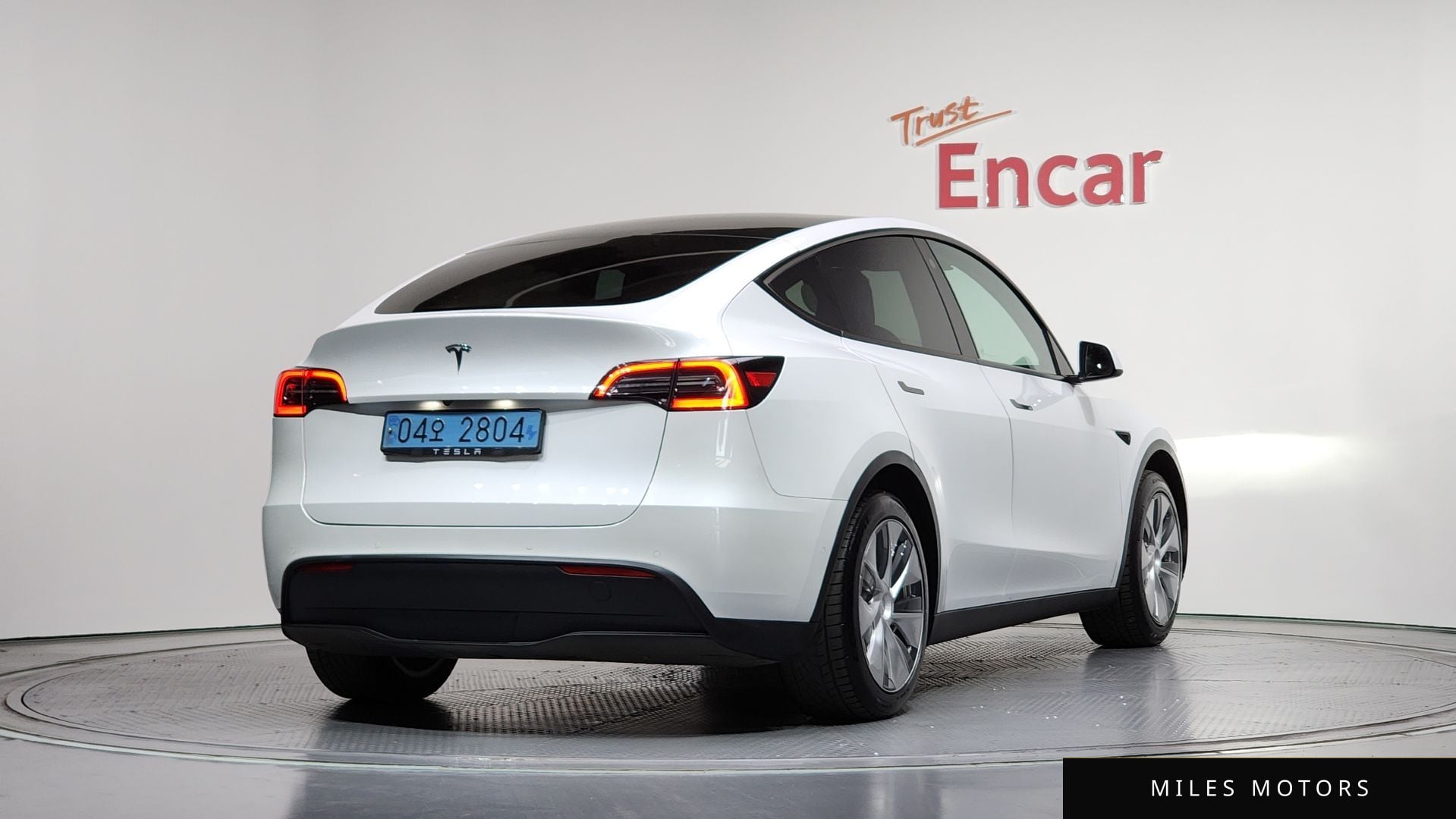 Tesla Model Y 2021 — миниатюра 2