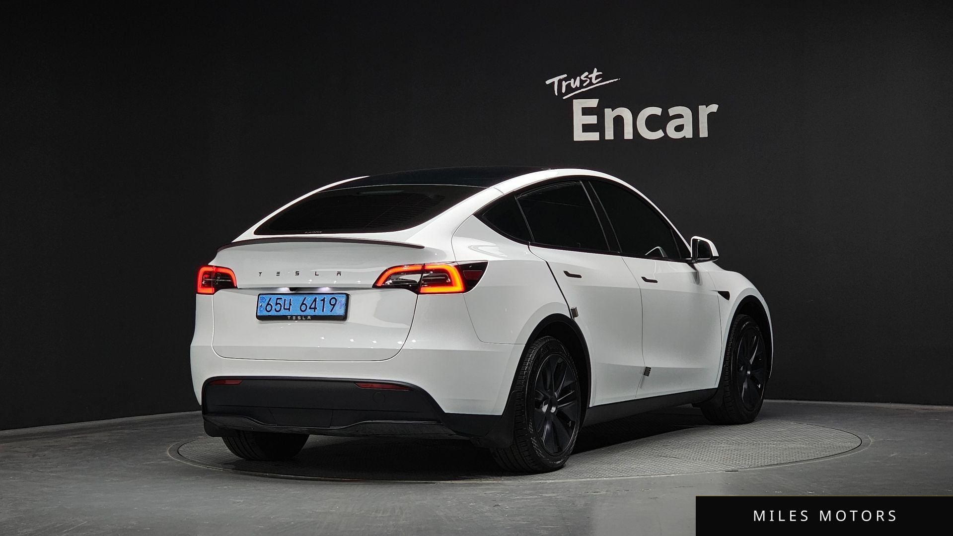 Tesla 모델 Y 2024 — миниатюра 2