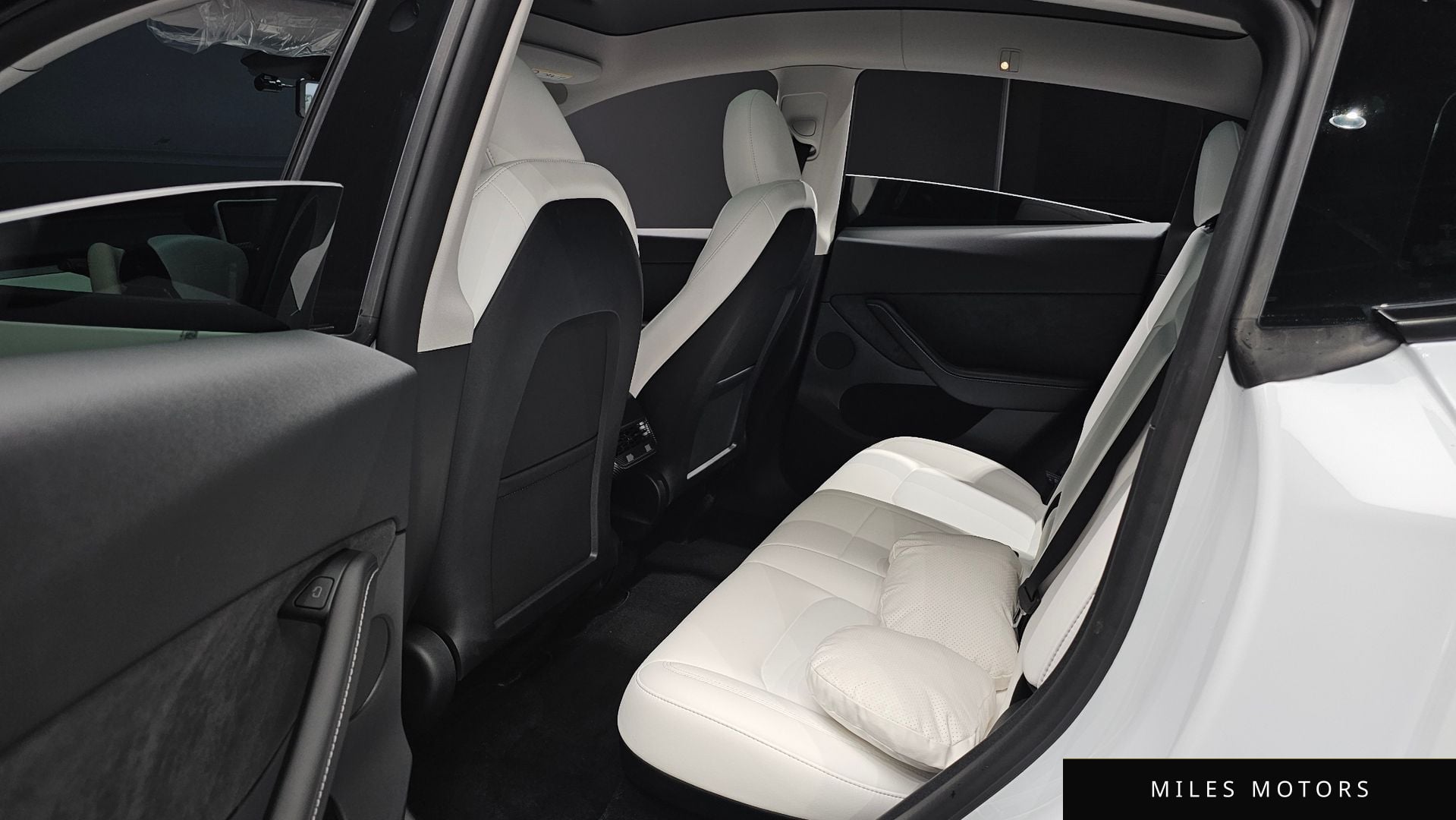 Tesla 모델 Y 2024 — миниатюра 18