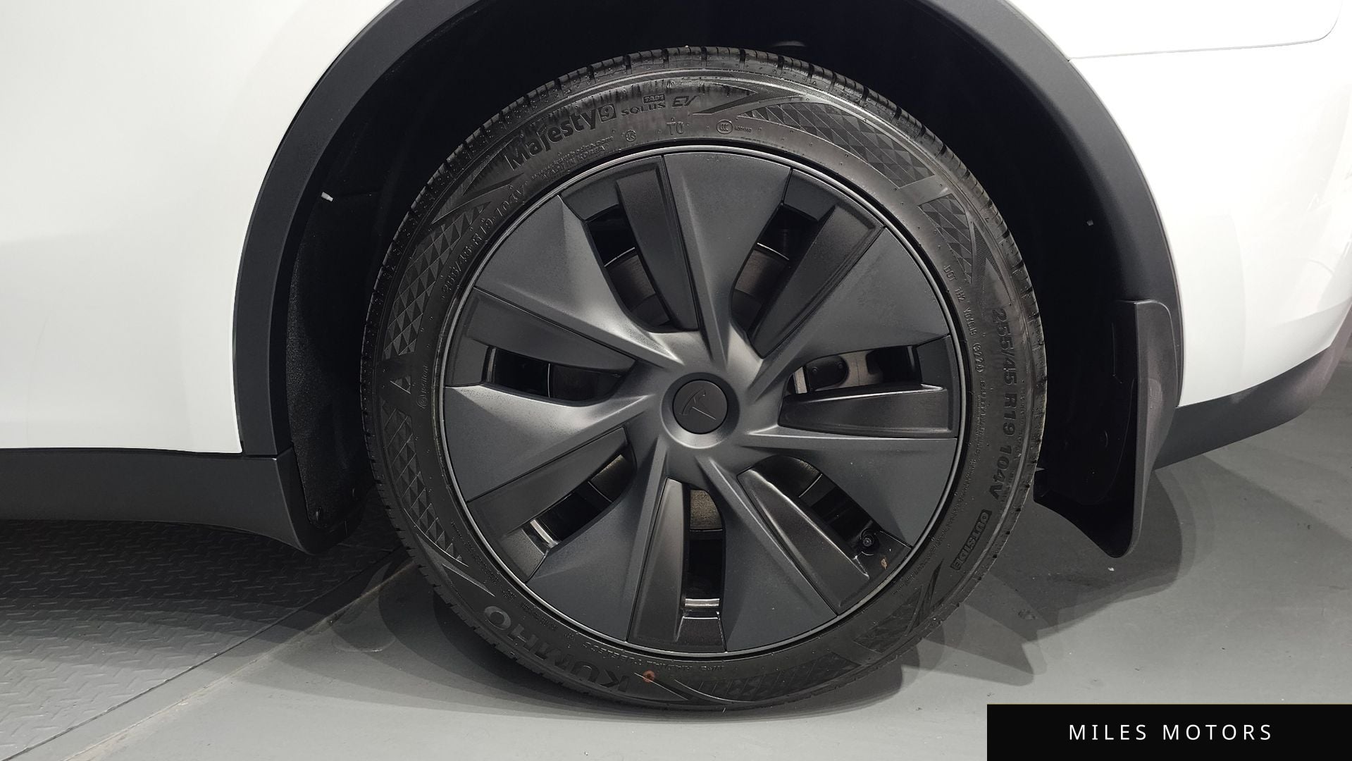 Tesla 모델 Y 2024 — миниатюра 7