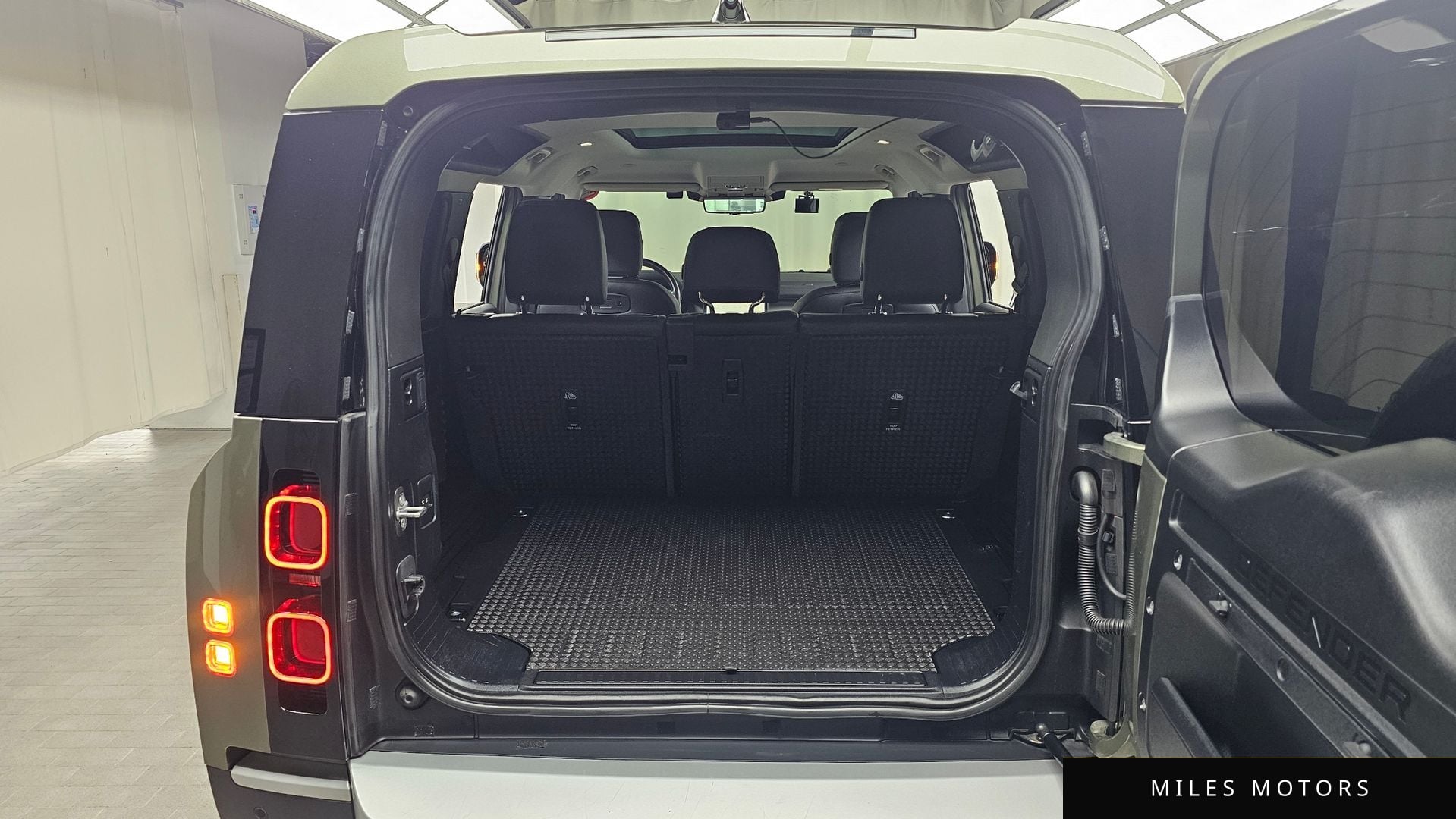 Land Rover Defender 2020 — миниатюра 26