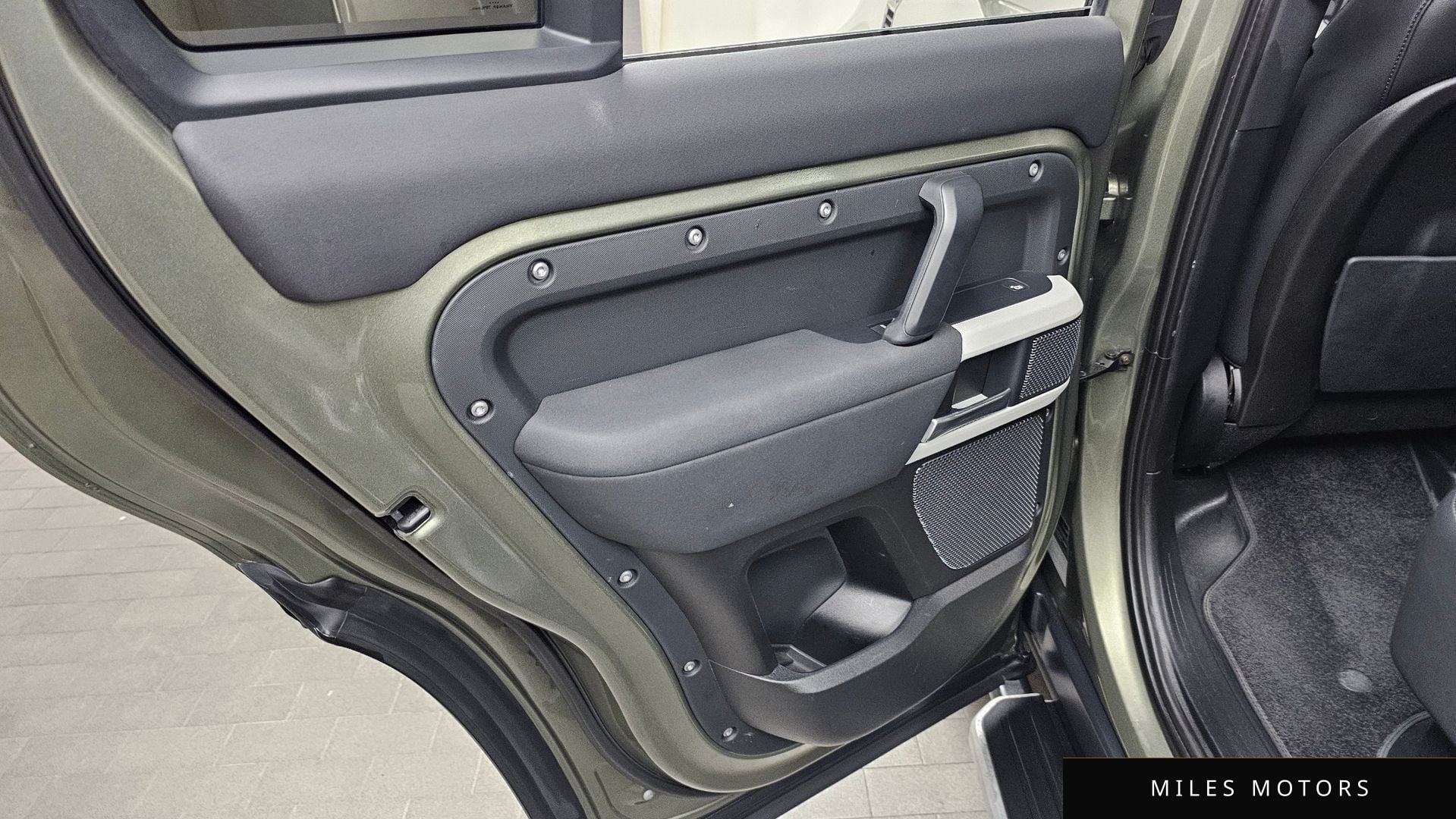 Land Rover Defender 2020 — миниатюра 15