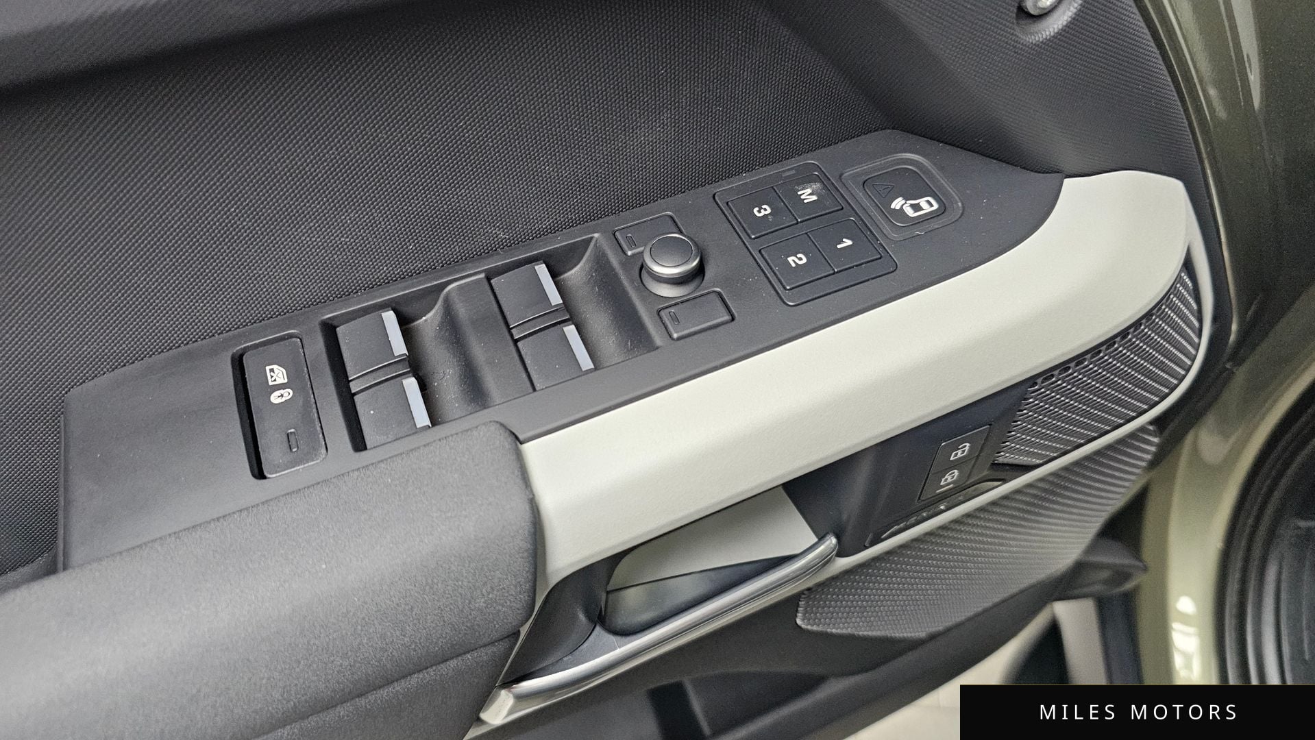 Land Rover Defender 2020 — миниатюра 27