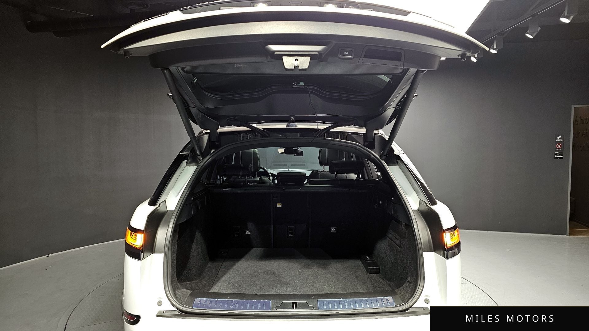 Land Rover Range Rover Velar 2019 — миниатюра 26