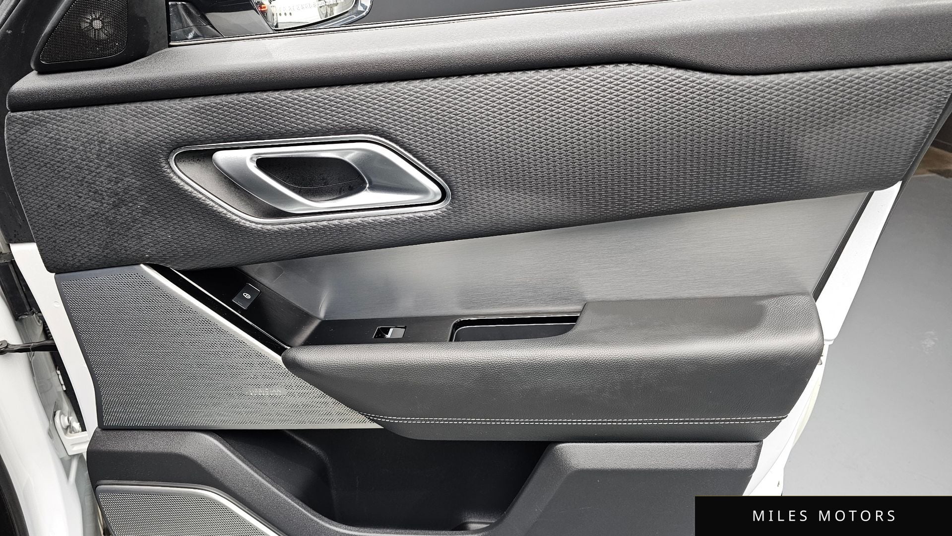 Land Rover Range Rover Velar 2019 — миниатюра 15