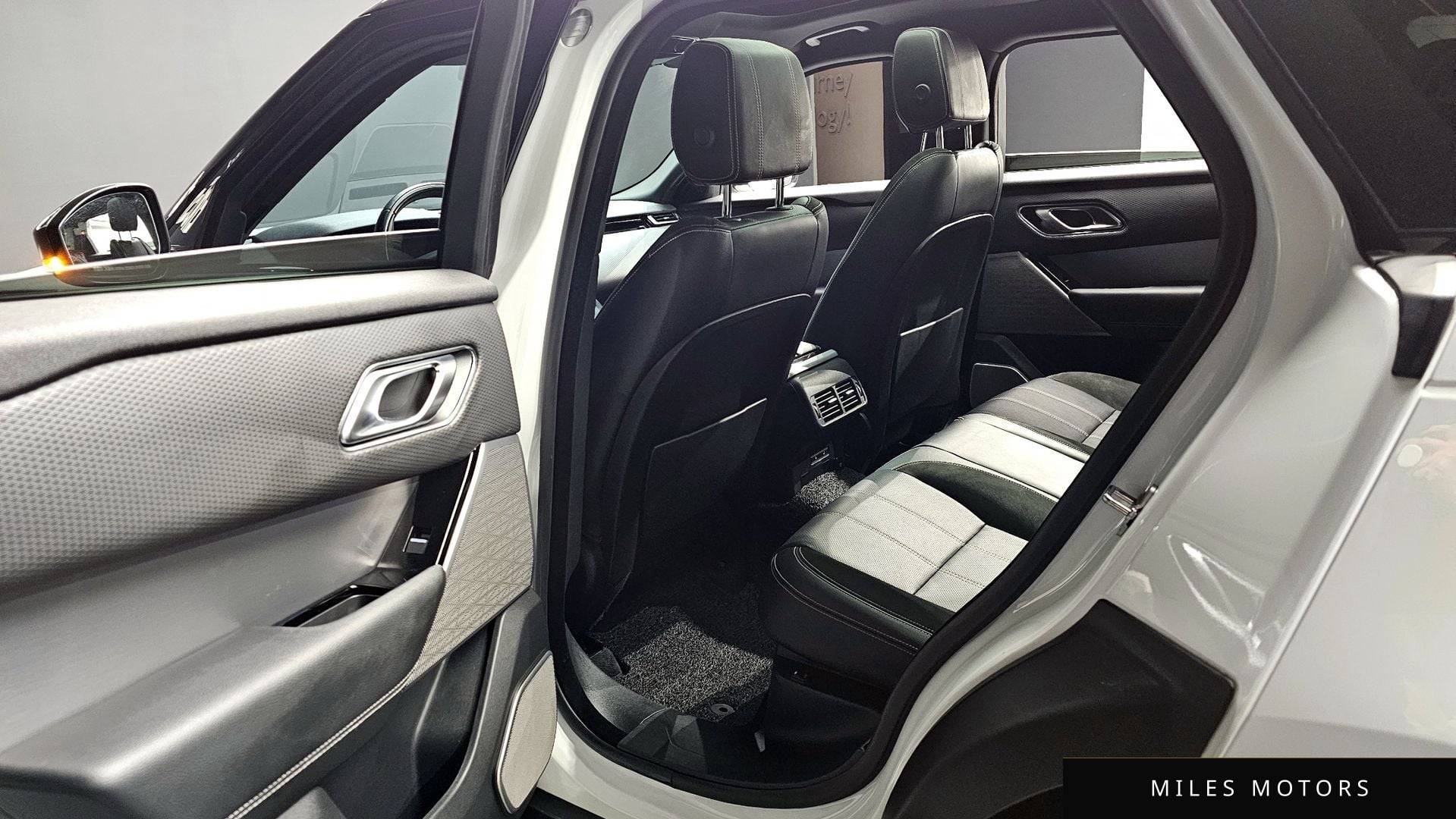 Land Rover Range Rover Velar 2019 — миниатюра 16