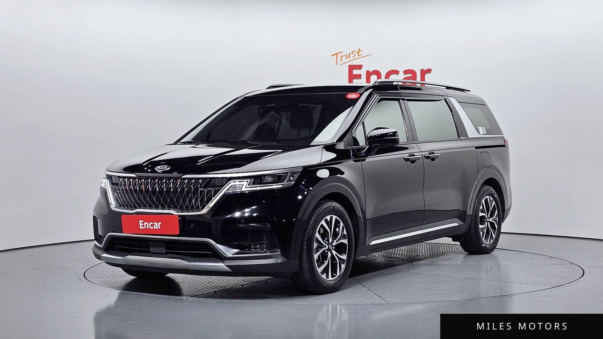 Kia Carnival 2021 — фото 1 из 12