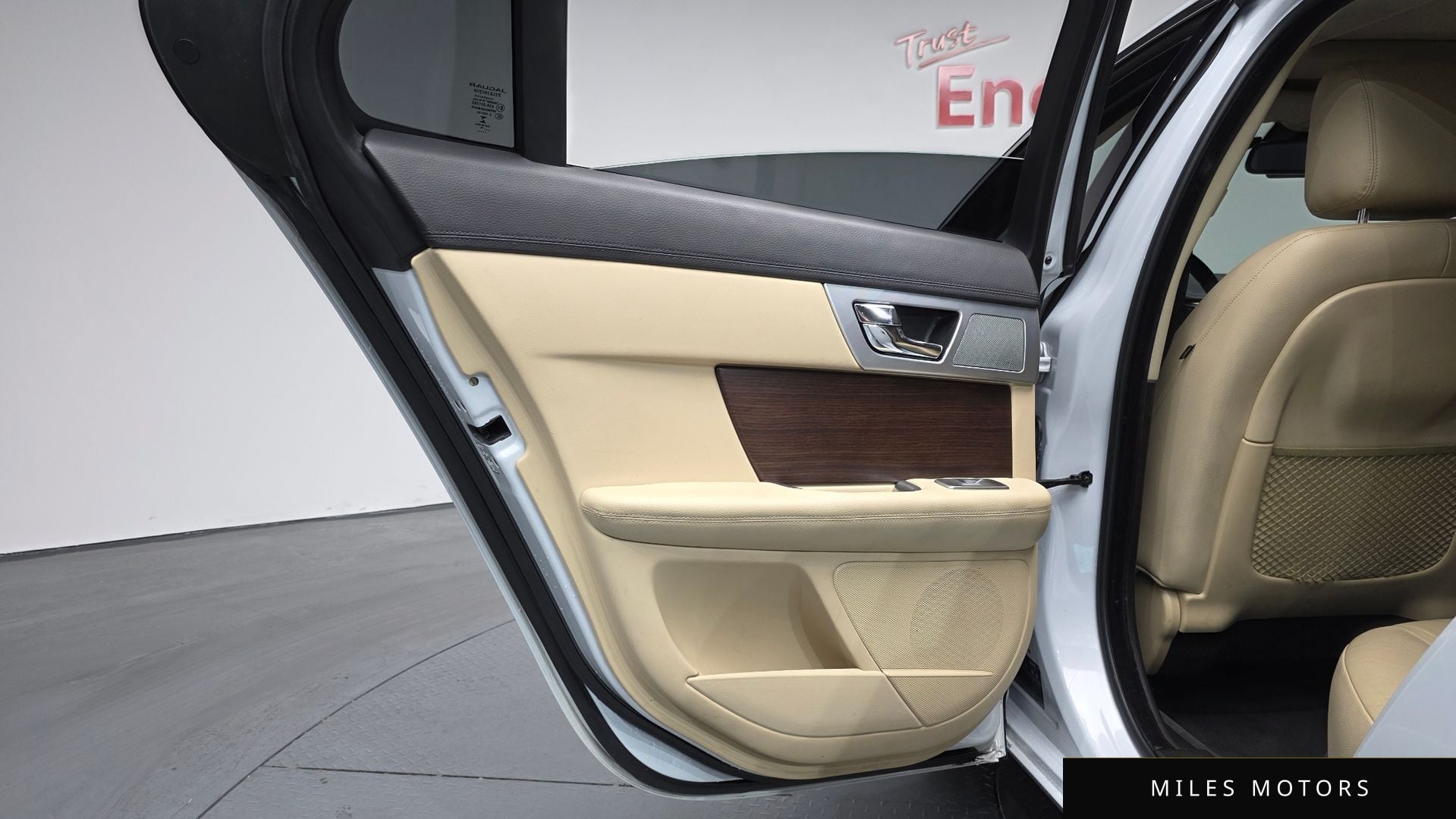 Jaguar New XF 2015 — миниатюра 15