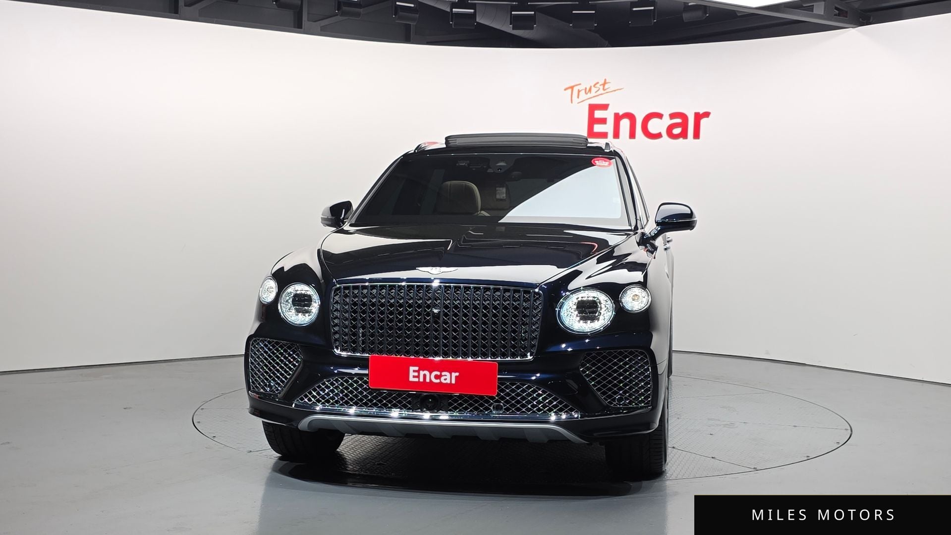 Bentley Bentayga 2025 — миниатюра 3