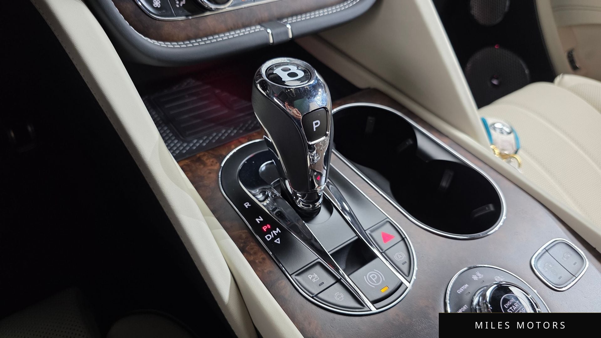 Bentley Bentayga 2025 — миниатюра 9