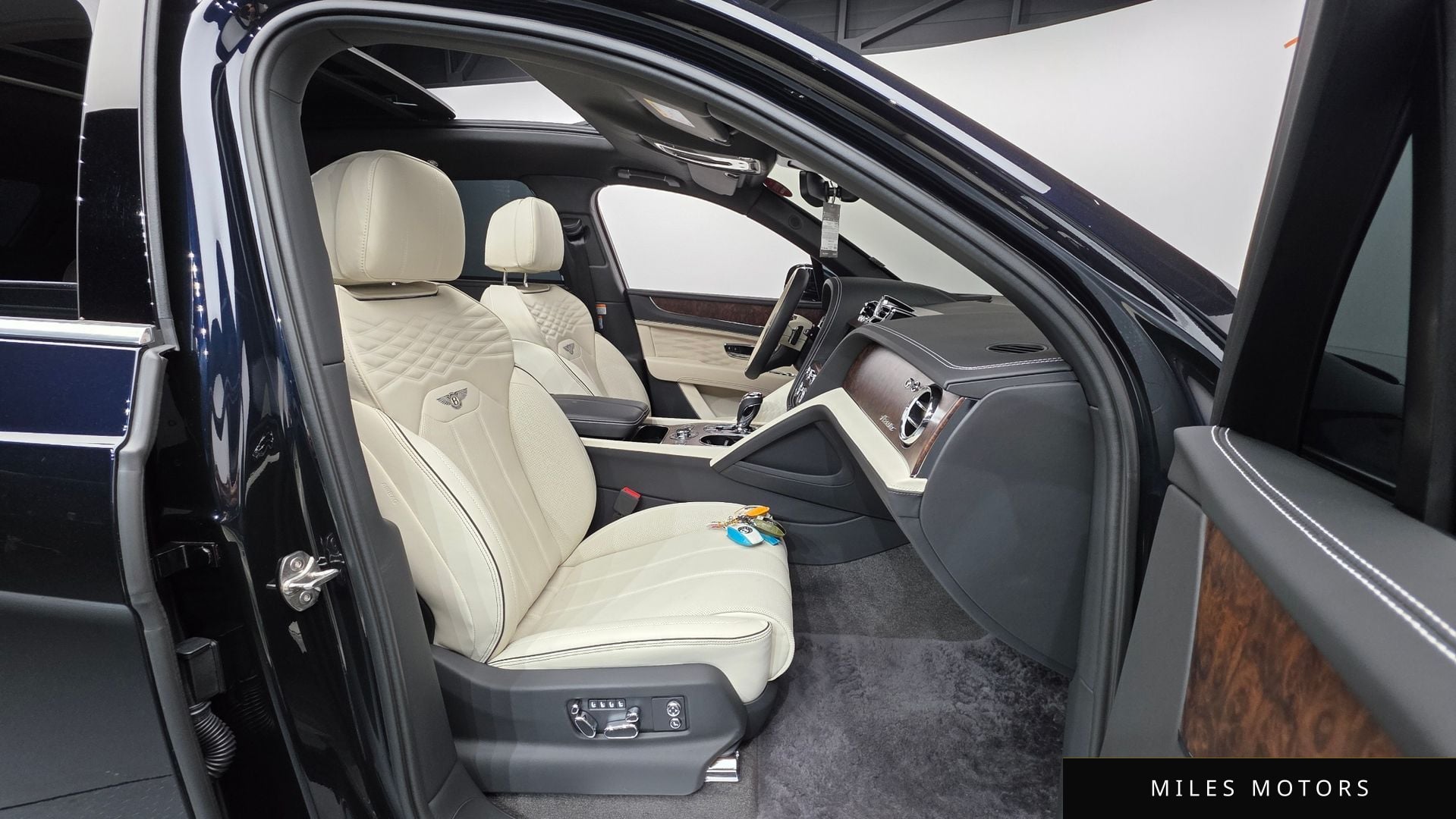 Bentley Bentayga 2025 — миниатюра 10