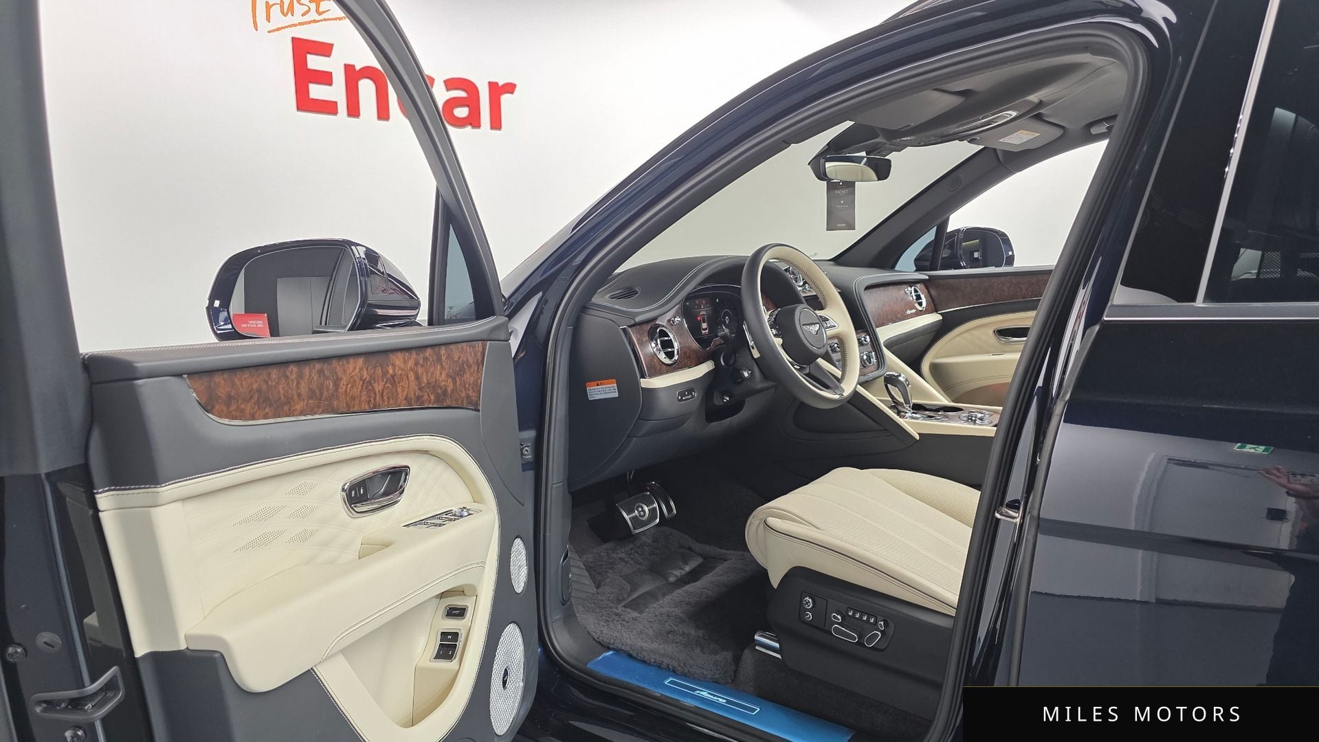 Bentley Bentayga 2025 — миниатюра 13