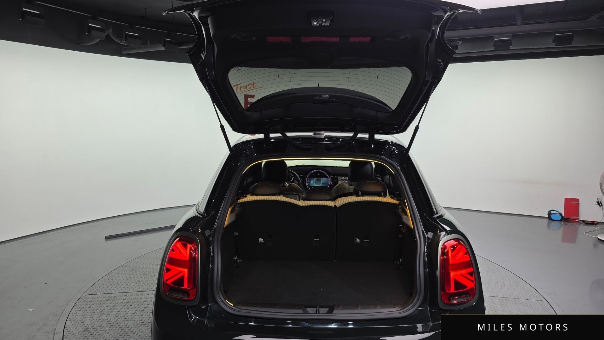 MINI 쿠퍼 S 2023 — миниатюра 26