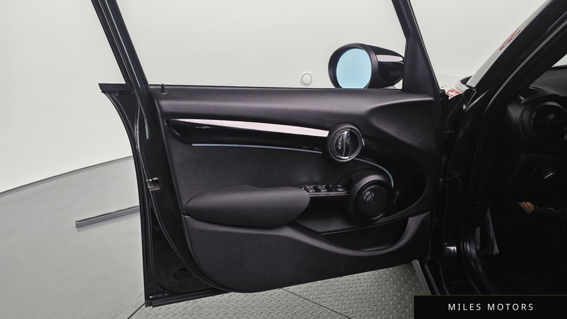 MINI 쿠퍼 S 2023 — миниатюра 14