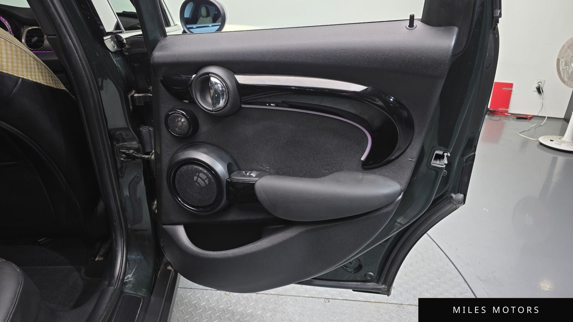 MINI 쿠퍼 S 2023 — миниатюра 15