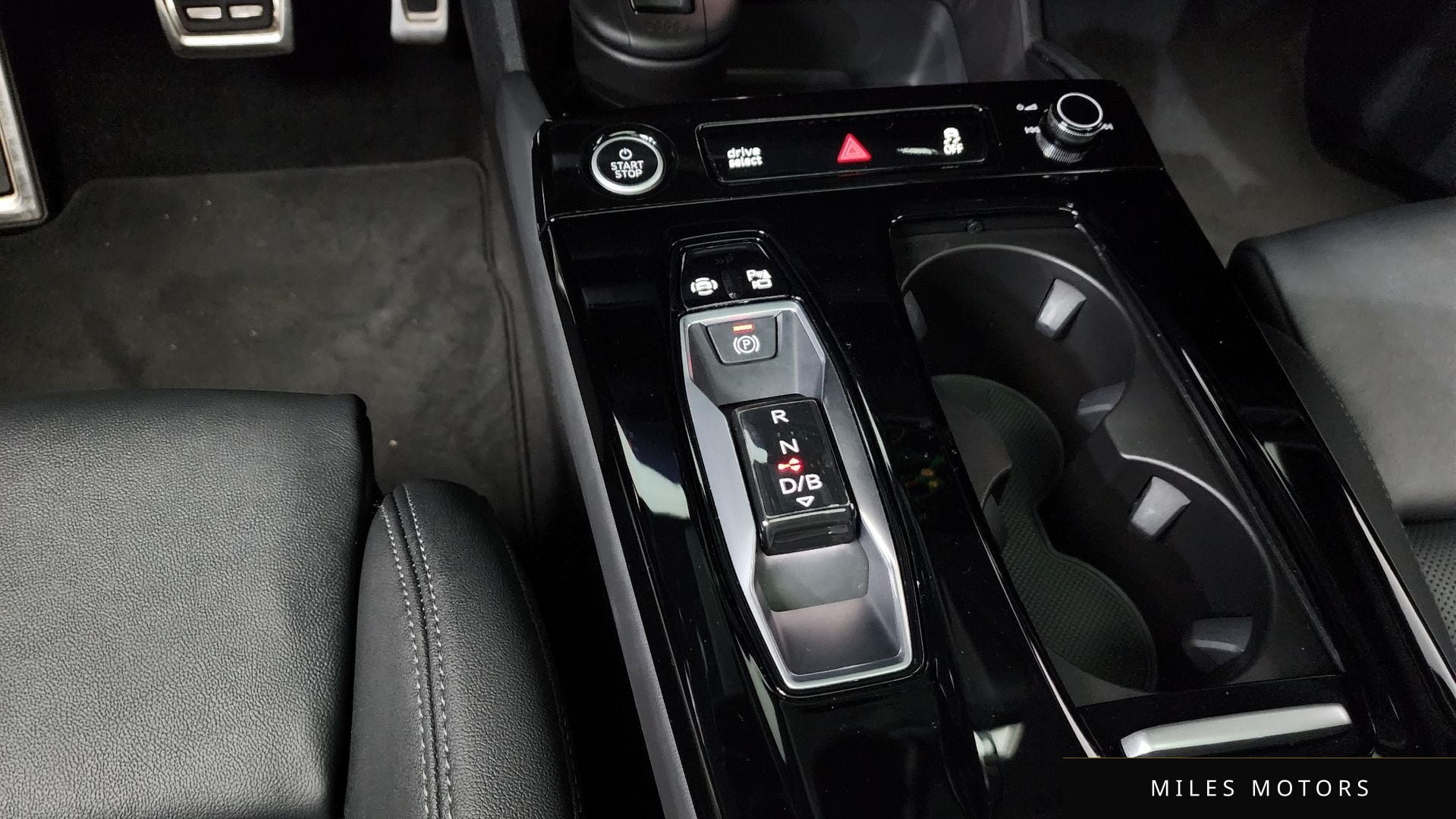 Audi Q6 e-tron 2025 — миниатюра 12