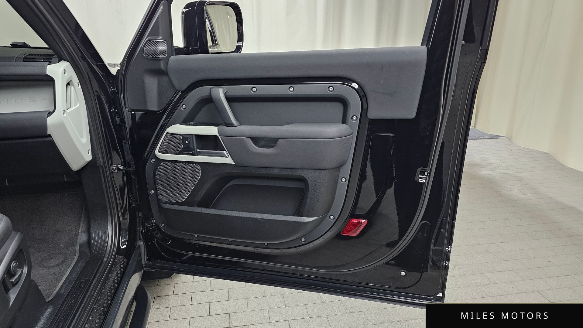 Land Rover 디펜더 (L663) 2022 — миниатюра 14