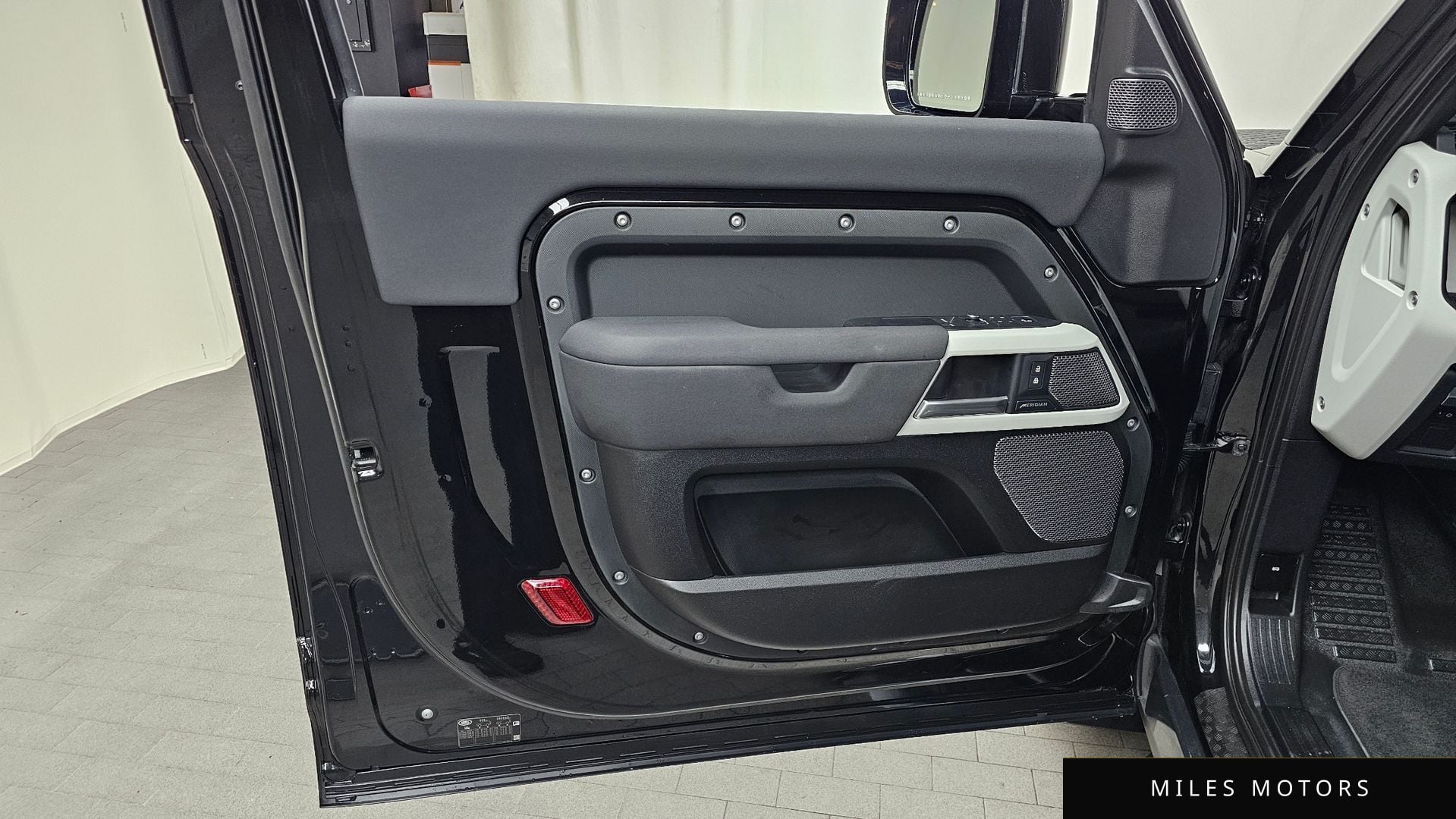 Land Rover 디펜더 (L663) 2022 — миниатюра 15