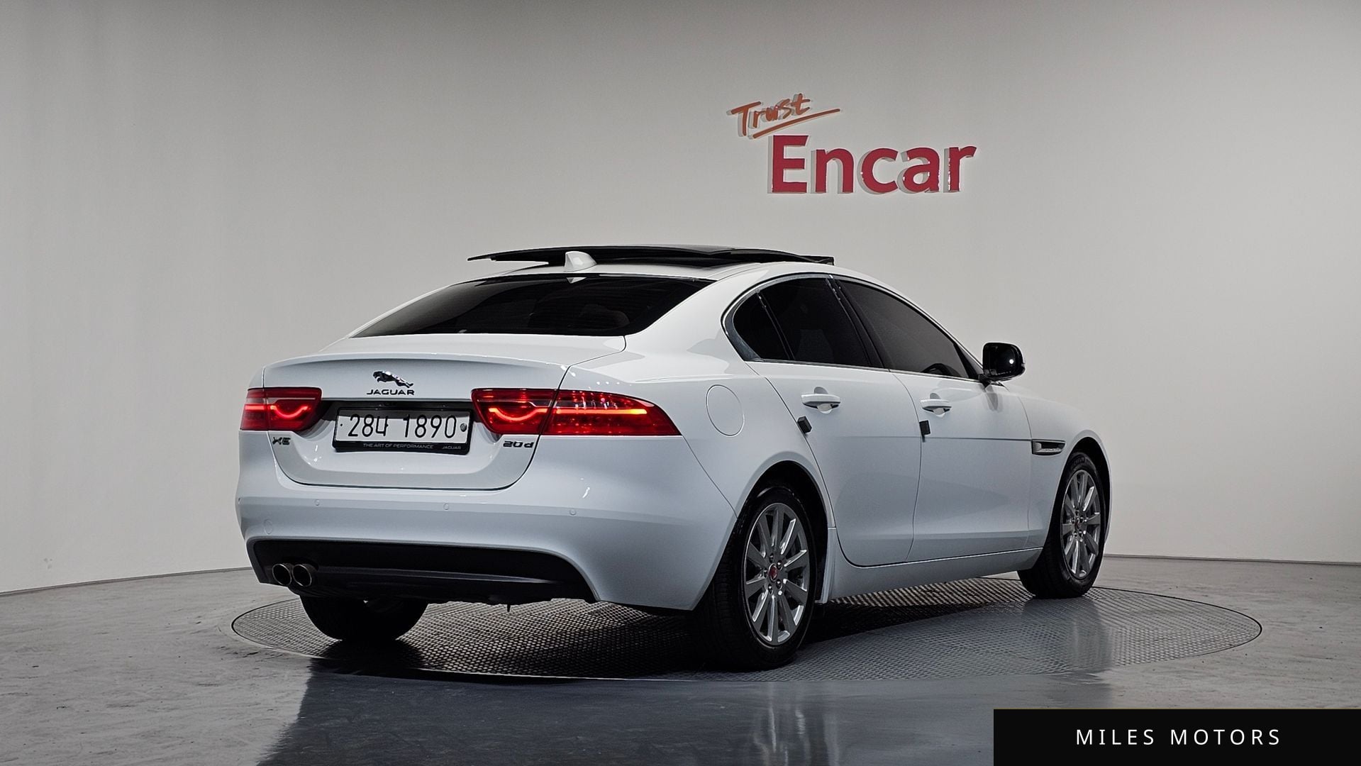 Jaguar XE 2018 — миниатюра 2