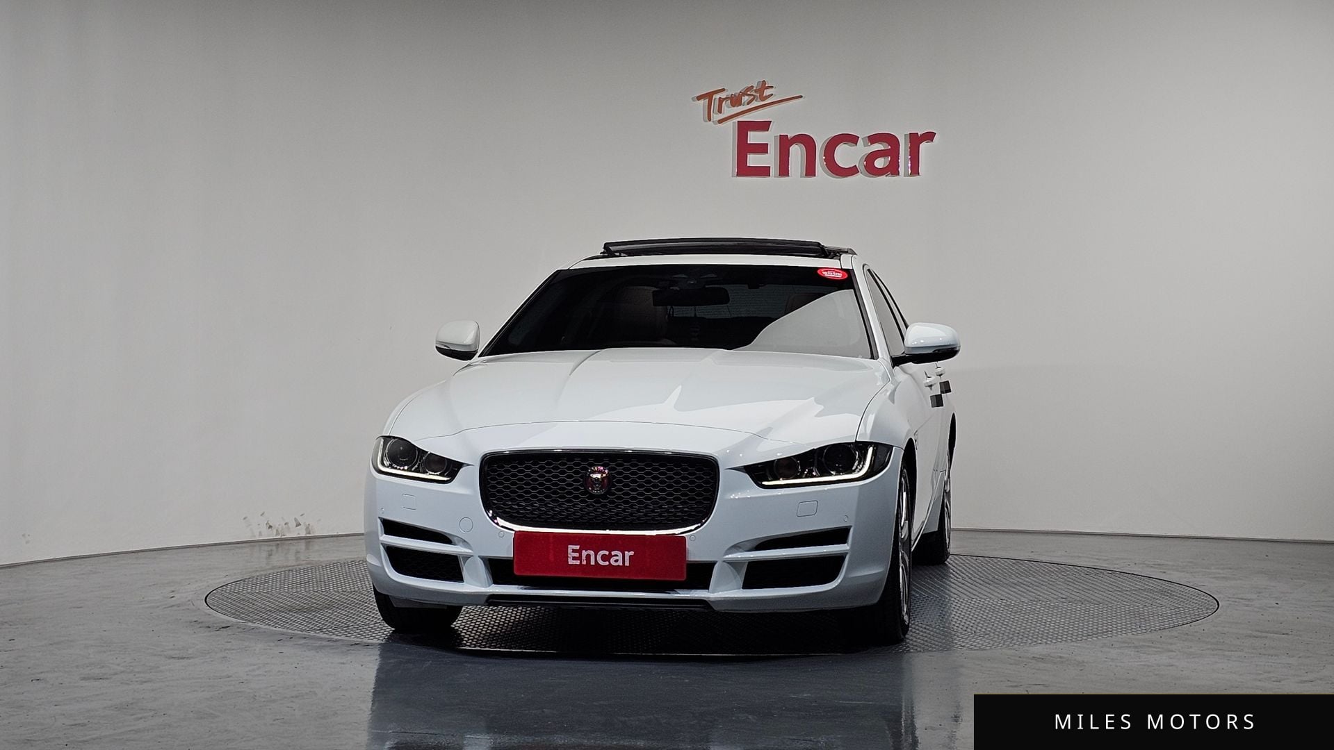 Jaguar XE 2018 — миниатюра 3
