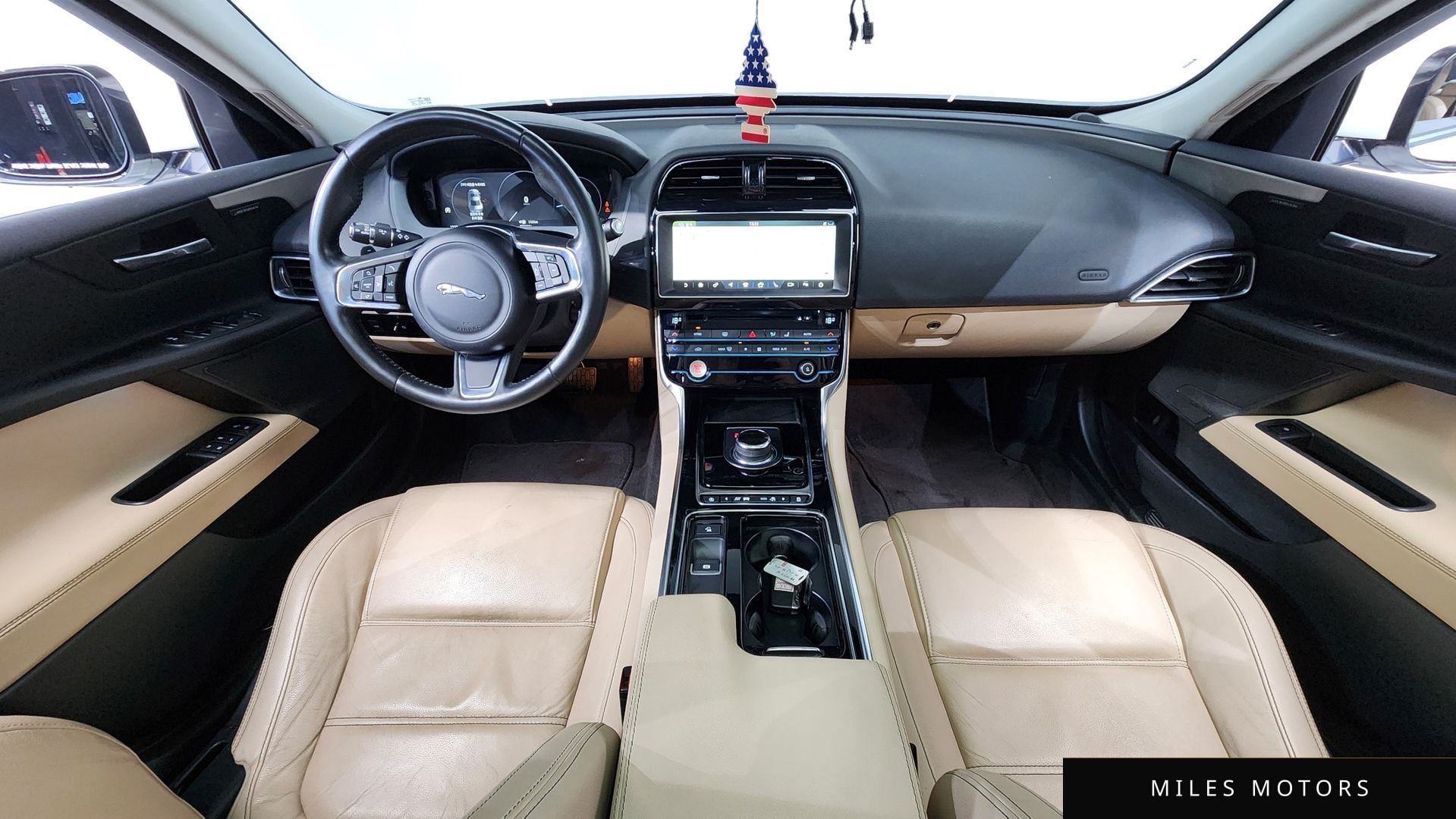 Jaguar XE 2018 — миниатюра 10
