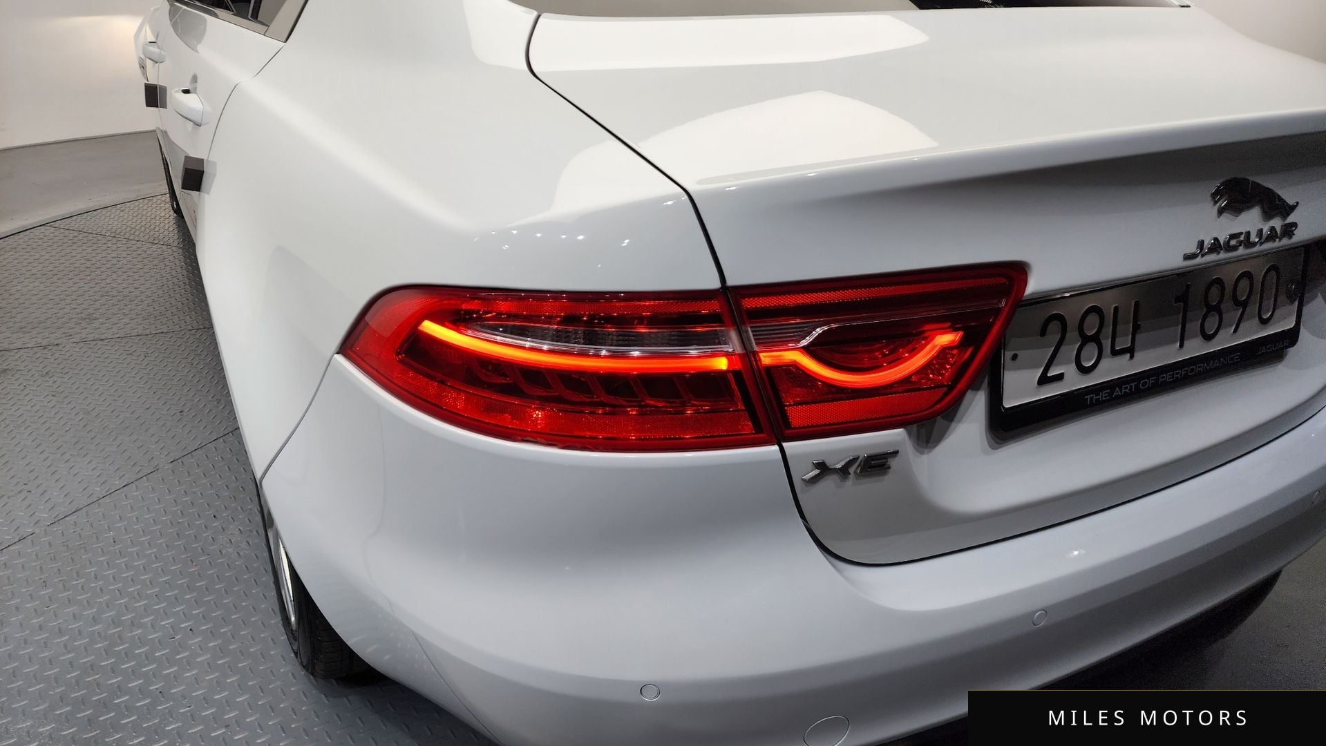 Jaguar XE 2018 — миниатюра 9