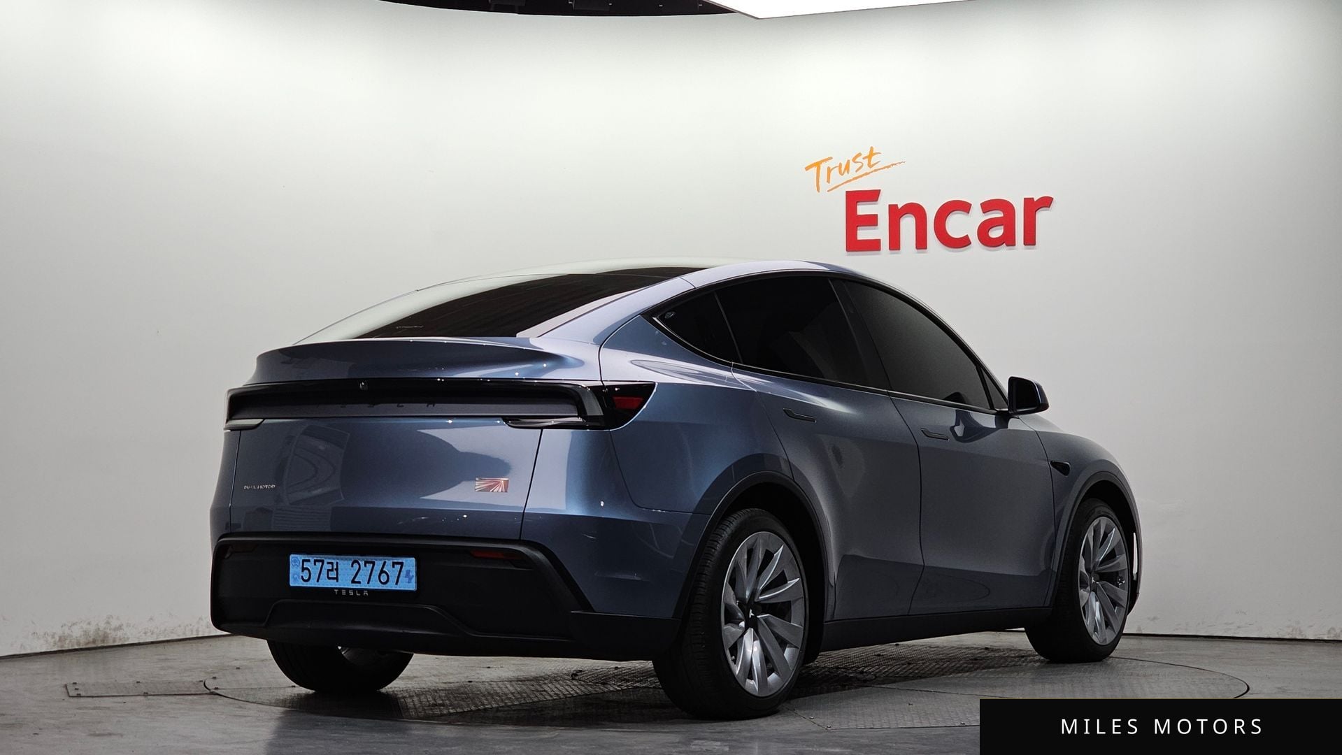 Tesla Model Y 2025 — миниатюра 2