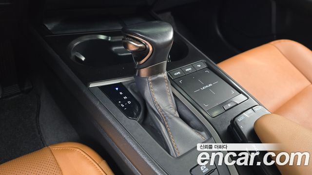 Лексус UX250h 2019 — миниатюра 12