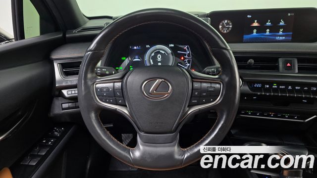 Лексус UX250h 2019 — миниатюра 19