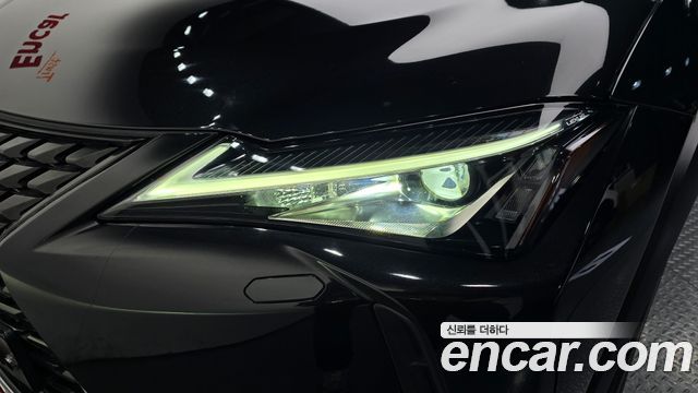 Лексус UX250h 2019 — миниатюра 8