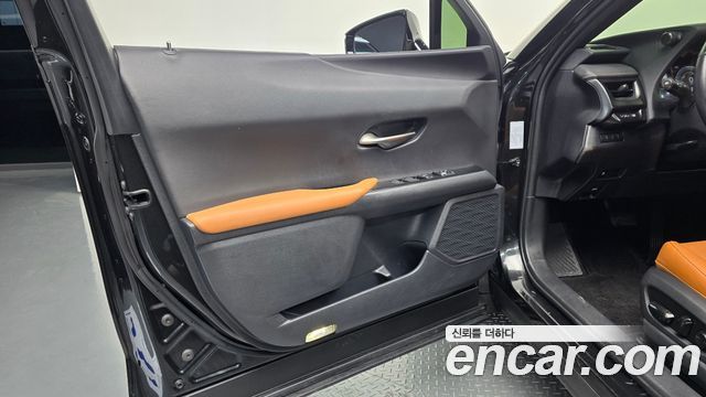 Лексус UX250h 2019 — миниатюра 14