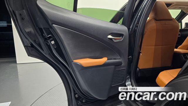 Лексус UX250h 2019 — миниатюра 15