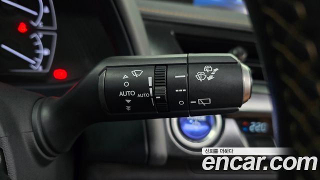 Лексус UX250h 2019 — миниатюра 28