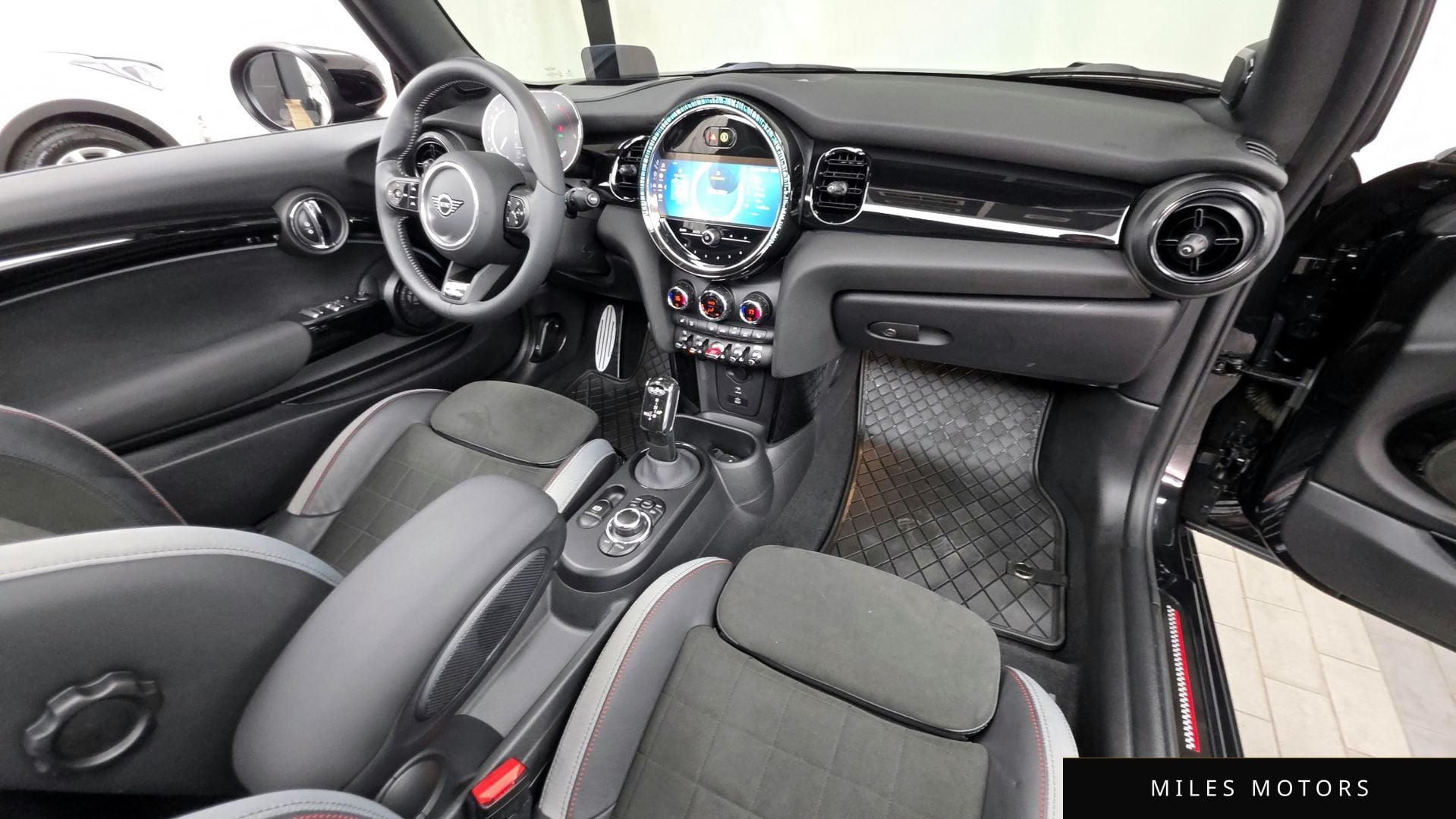 MINI Cooper Convertible 2023 — миниатюра 10