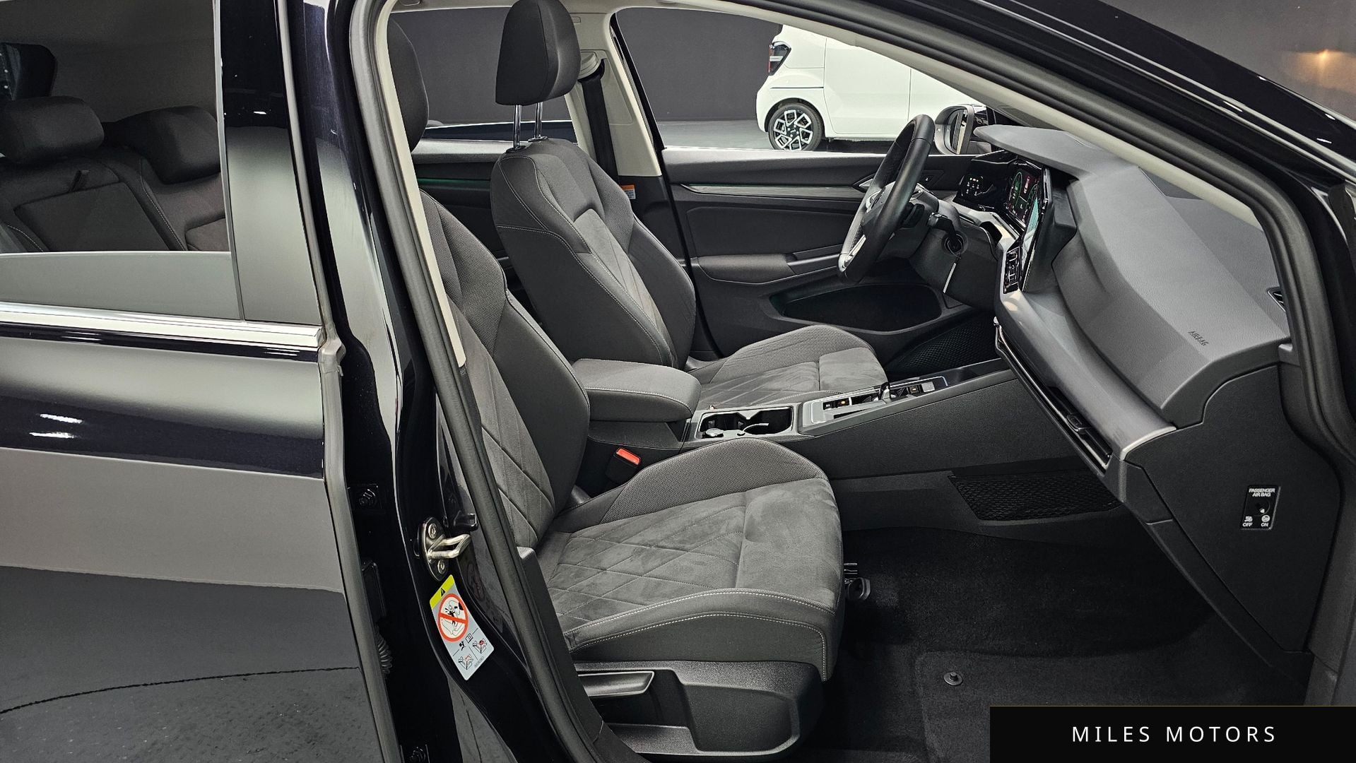 Volkswagen 골프 2022 — миниатюра 16