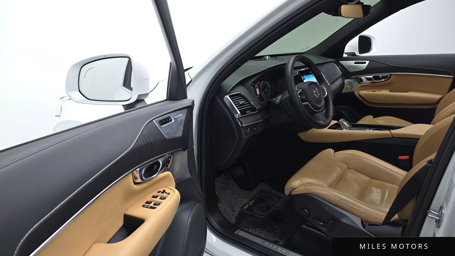 Volvo XC90 2022 — миниатюра 10