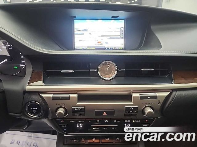 Лексус ES300h 2015 — миниатюра 10