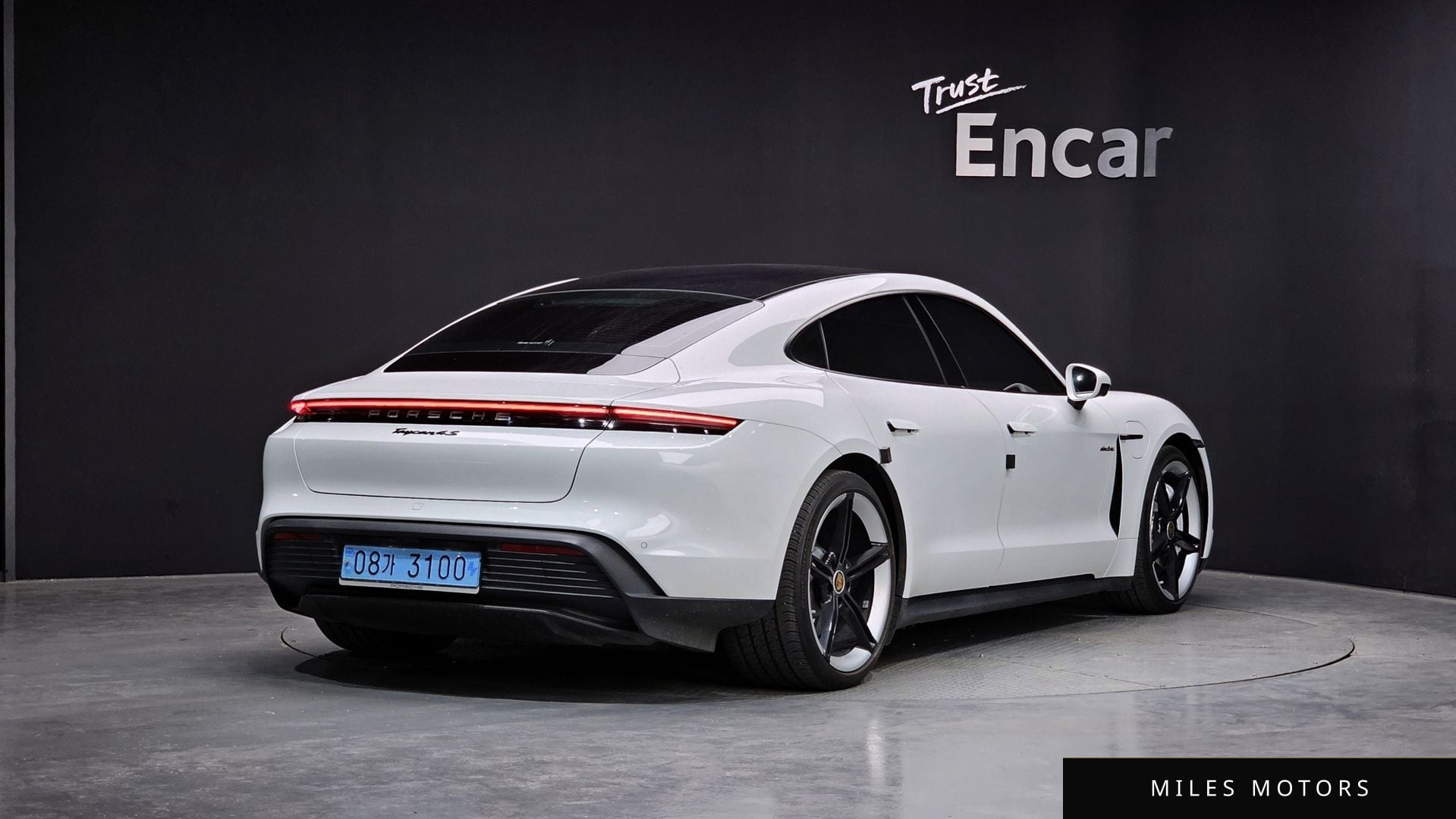 Porsche Taycan 2023 — миниатюра 2