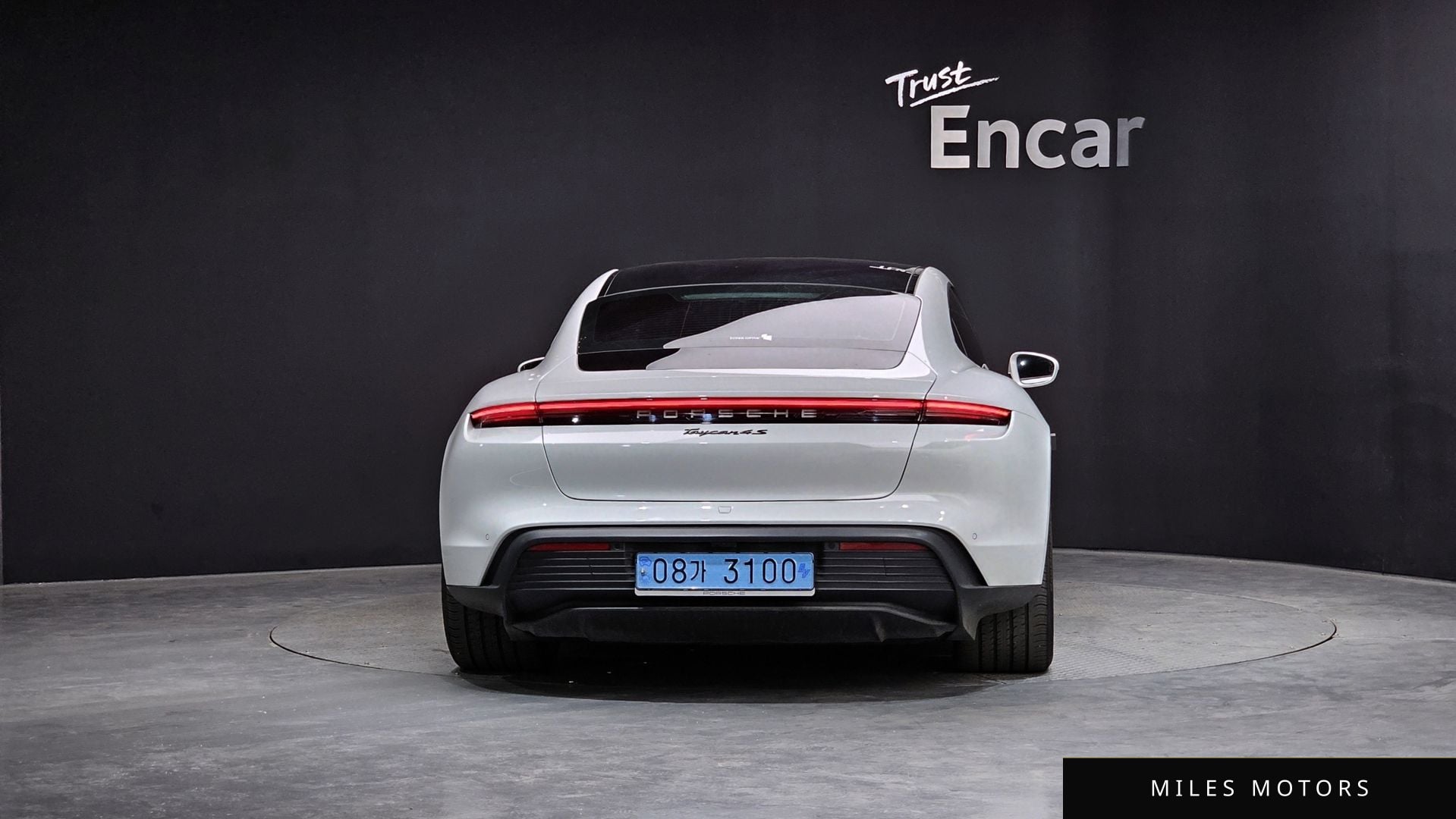 Porsche Taycan 2023 — миниатюра 4